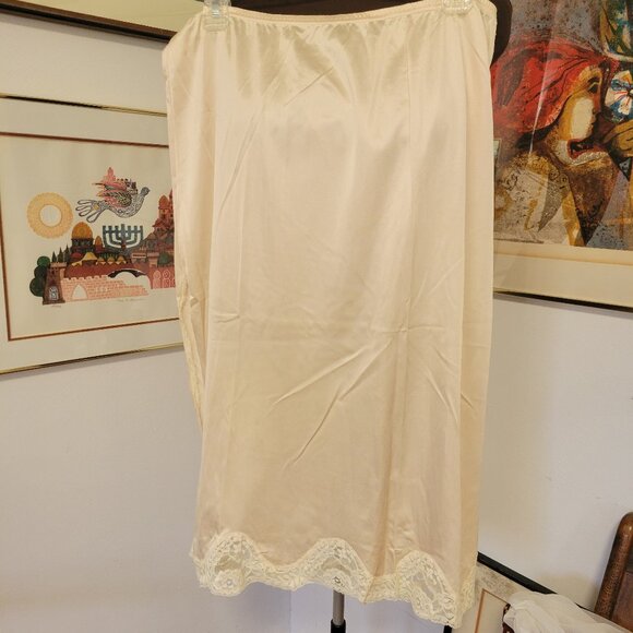 Vintage LAce Trim Cream Slip M - Picture 1 of 4